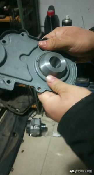 16款奥迪a6l2.5自吸发动机漏油,奥迪a6l2.4免拆烧机油处理靠谱吗