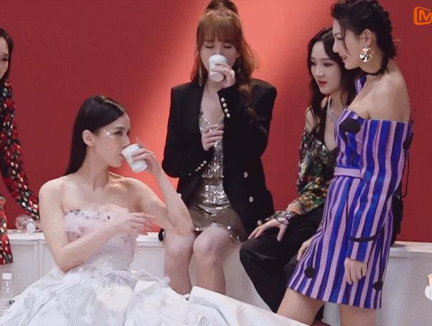 家底吓人！这位姐姐戴的手串，果然不简单