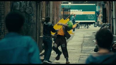 它因为尺度太大，被美国人*制抵**上映，“小丑”终将成为经典