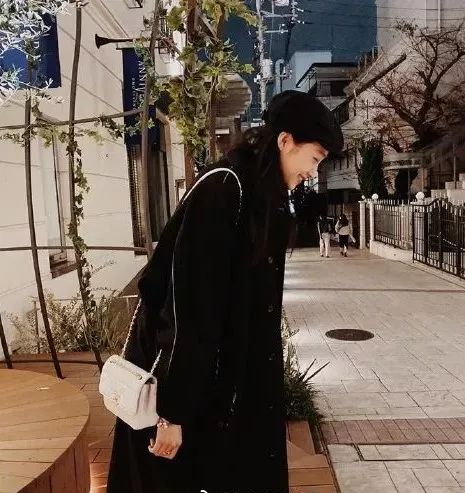 关晓彤最近私服穿搭,关晓彤机场变装