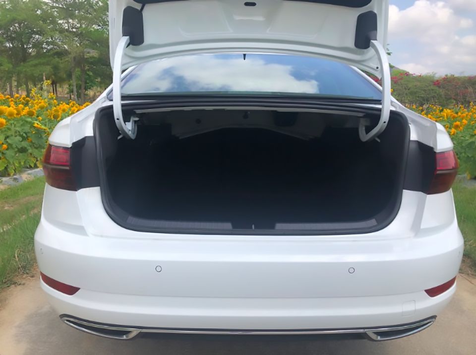 速腾空间逆天,大众速腾1.5t超越版车内空间