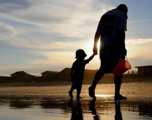 16岁被爸妈宠成巨婴,女生被父母宠成巨婴