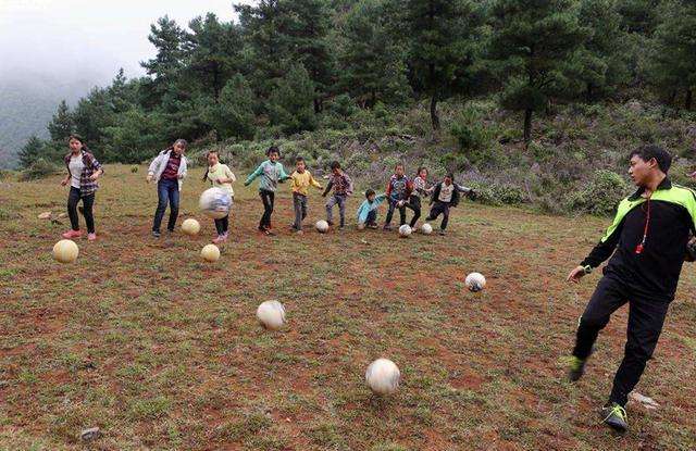 女足进球后脱衣庆祝,女足球员脱衣庆祝