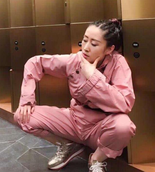 她被称小巩俐,30岁嫁豪门日子却不好过,37岁离婚反活得光芒万丈