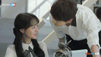 天天散着头发容易脱发吗,头发油了特别容易脱发