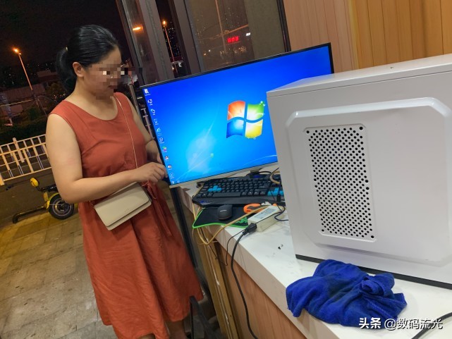 一位妇女过来组装电脑，我的库存货有着落了，果然好人有好报