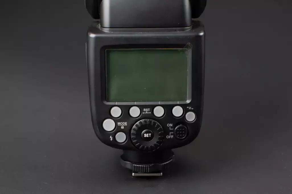 神牛v860二代实拍效果,神牛v860ii和iii对比