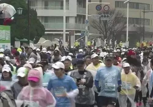 武汉摔倒事件,武汉滑倒