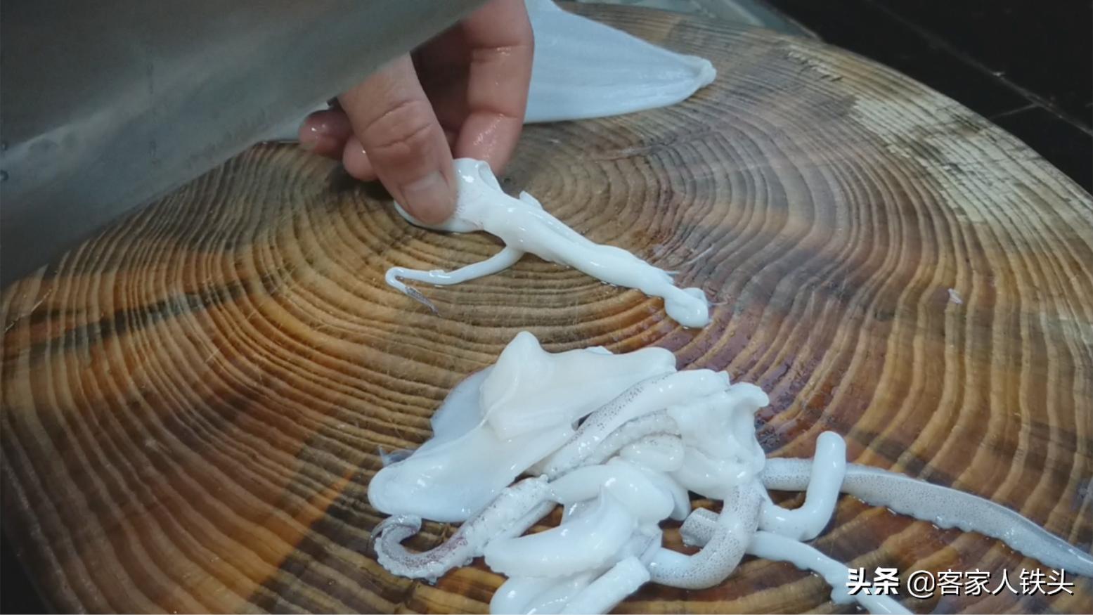 鱿鱼怎么切才好看视频,鱿鱼怎么切才不会卷起来