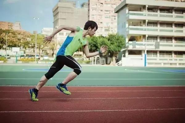 徐濠萦陈奕迅谁介绍的,徐濠萦年轻照片都演过什么电视剧