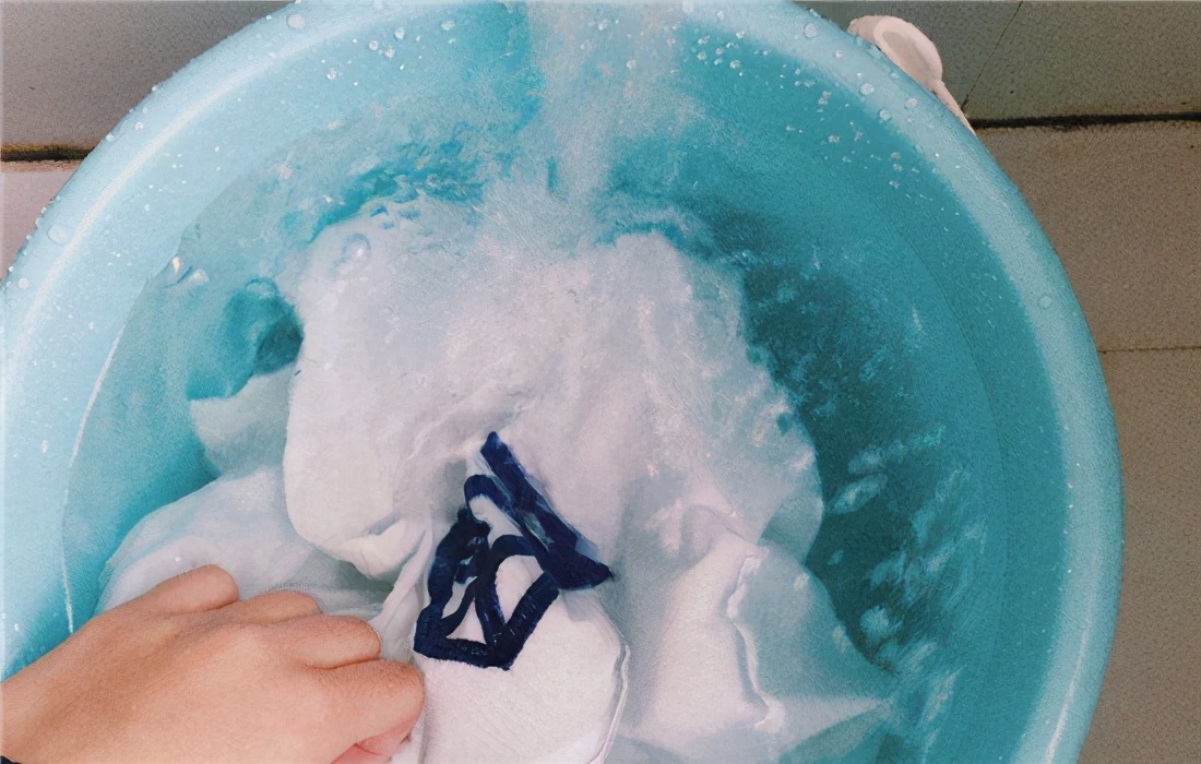 西瓜水弄到衣服上怎么洗干净,西瓜水弄白衣服上怎么洗干净