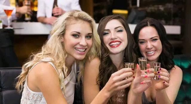 大批量俄罗斯美女涌入中国，打着留学的口号，实则“目的不纯”