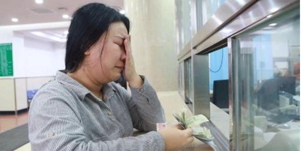 女子丰胸手术后变三胸,女子多次隆胸后体内有10个假体