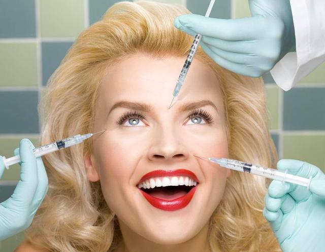 为什么现在女人都喜欢打玻尿酸,长期打玻尿酸10年后的女人