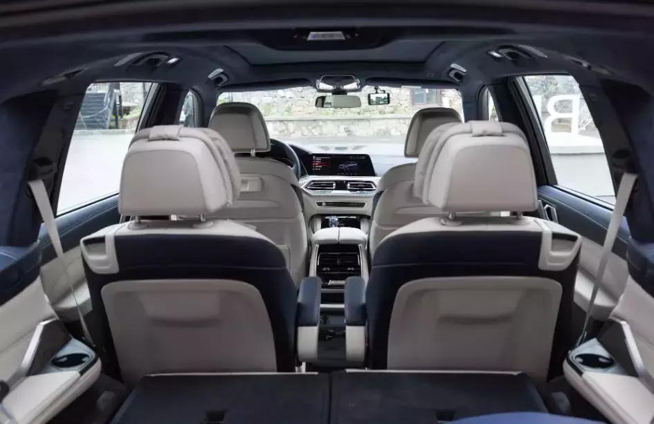 开着宝马x7在上海路上的视频,开着宝马x7进西藏