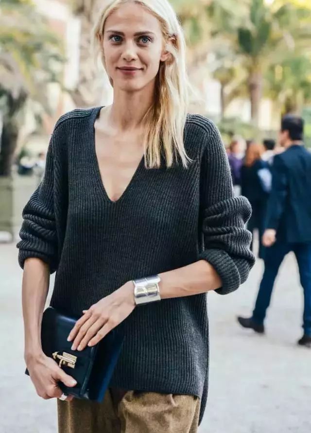 方领v领哪个更显瘦,超显瘦修身v领羊绒长款毛衣