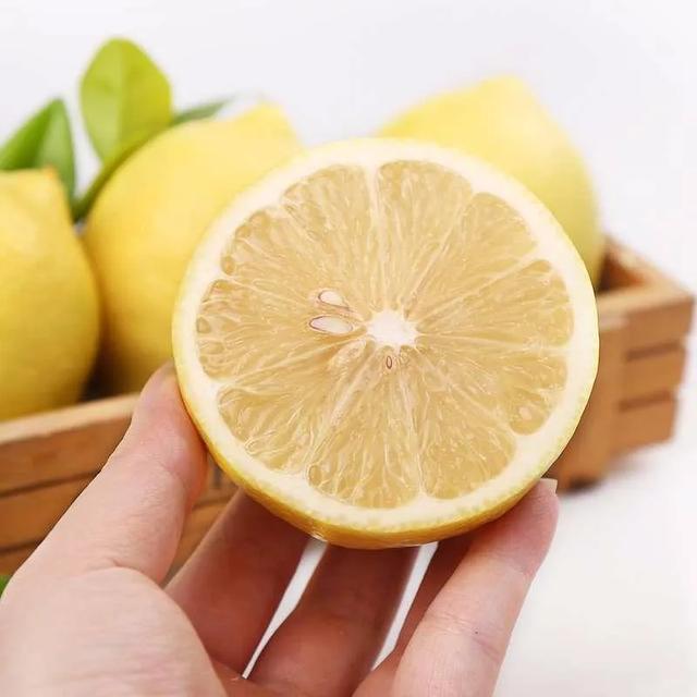 养肝日常可常吃这几种水果,养肝的人建议少吃这2种水果