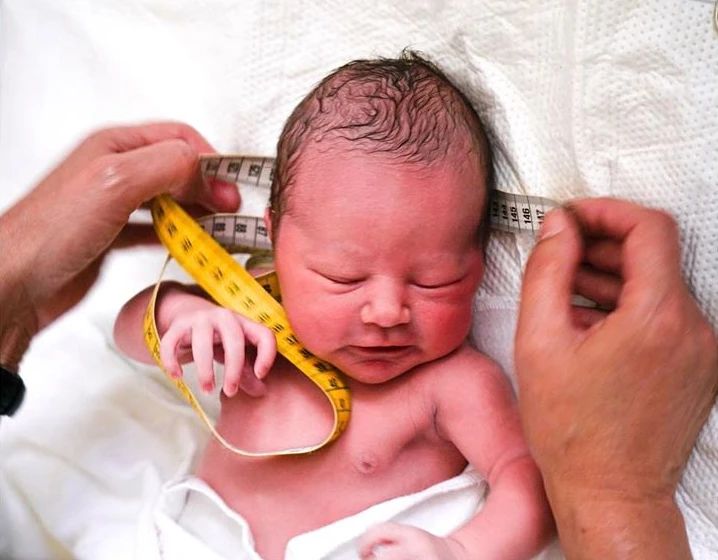 孩子的头偏小怎么办,孩子扁头偏头