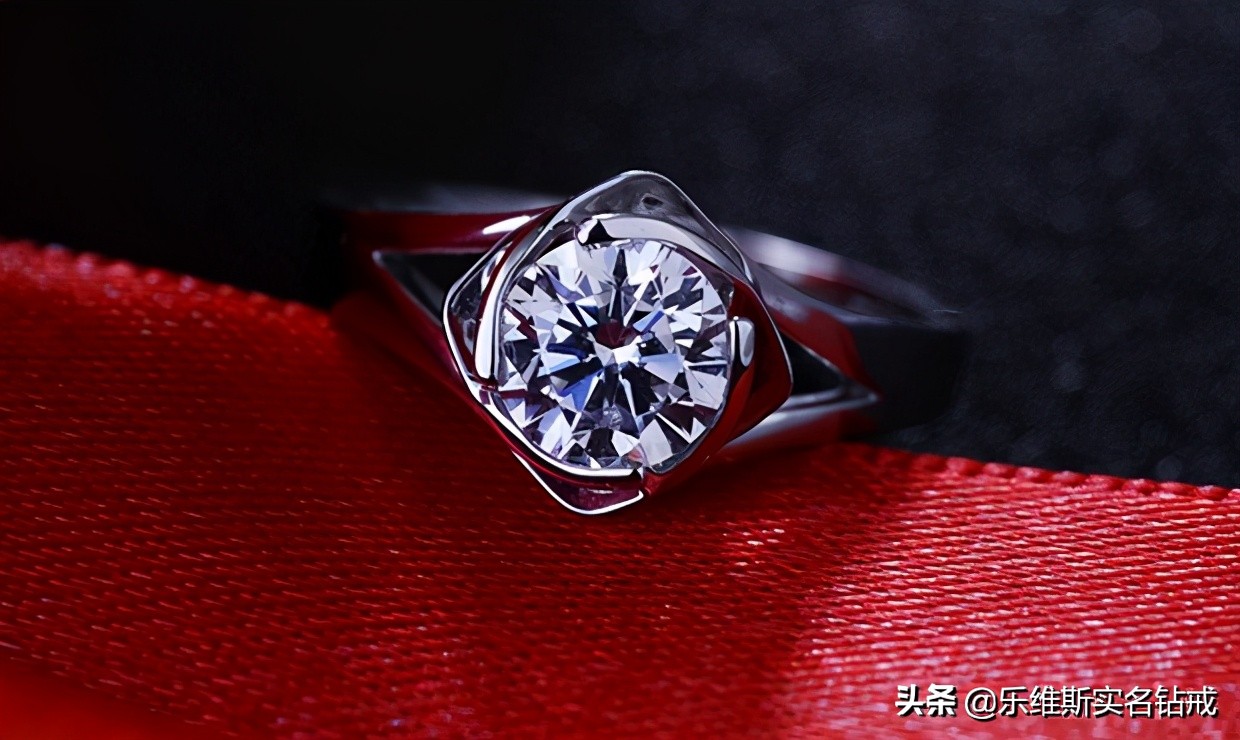 钻戒真假鉴别方法,怎么判断真假钻戒最简单的方法