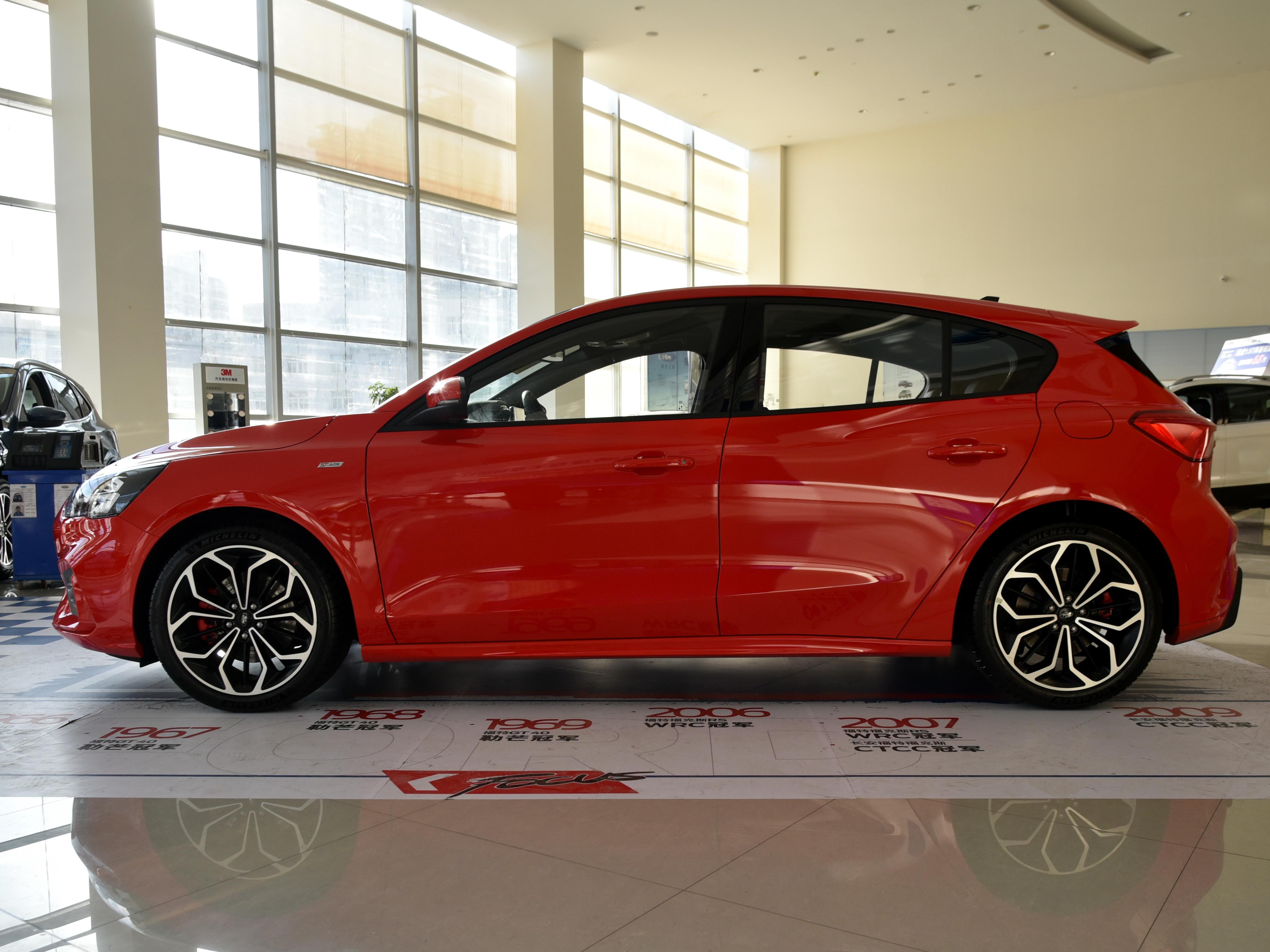 除了动力，品质不输本田思域，实惠的合资轿车，福特福克斯