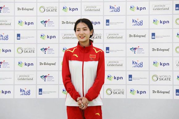 轮滑新手要从哪里开始学,学轮滑怎么学