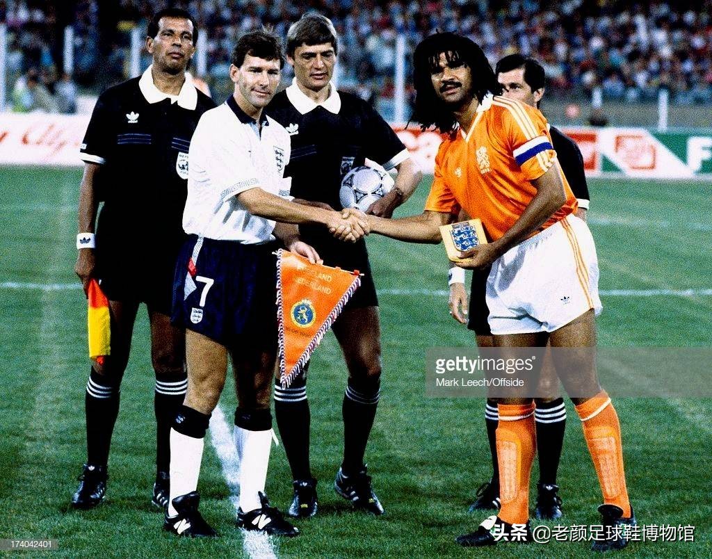 英格兰第一铁汉，骨折踢完比赛，40年前战胜曾国足，爱穿牛逼鞋