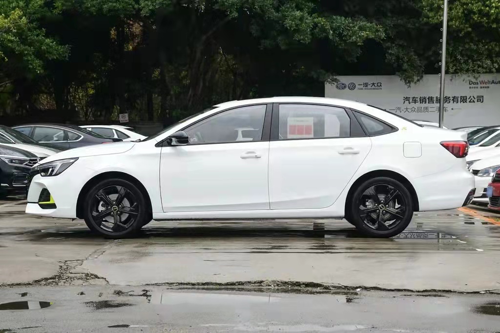 荣威i6max自动爽酷天幕版测评,荣威i6max300tgl要注意什么