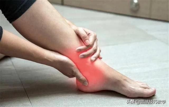 打球崴脚急救措施,打球崴脚了肿了怎么办