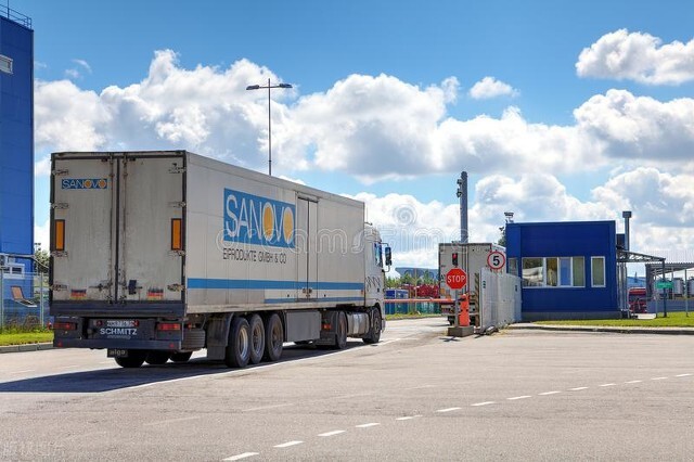 这只狗真神！凭着老虎的气味锲而不舍地追出了个猎虎*私走**团伙