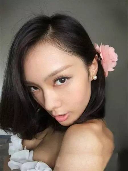 纯情男孩到网红收割机，王思聪的“黑化”，也许和这2任女友有关