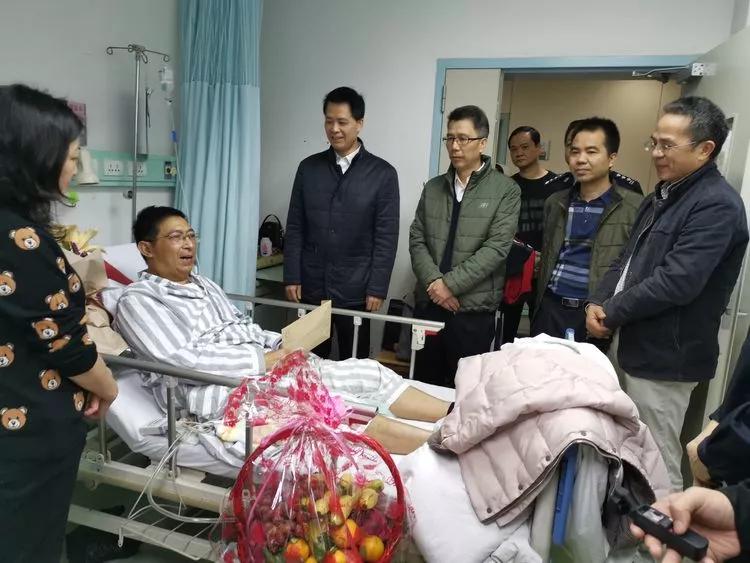 平南：这个冬天不再冷，社会各界踊跃捐款温暖扫黑民警