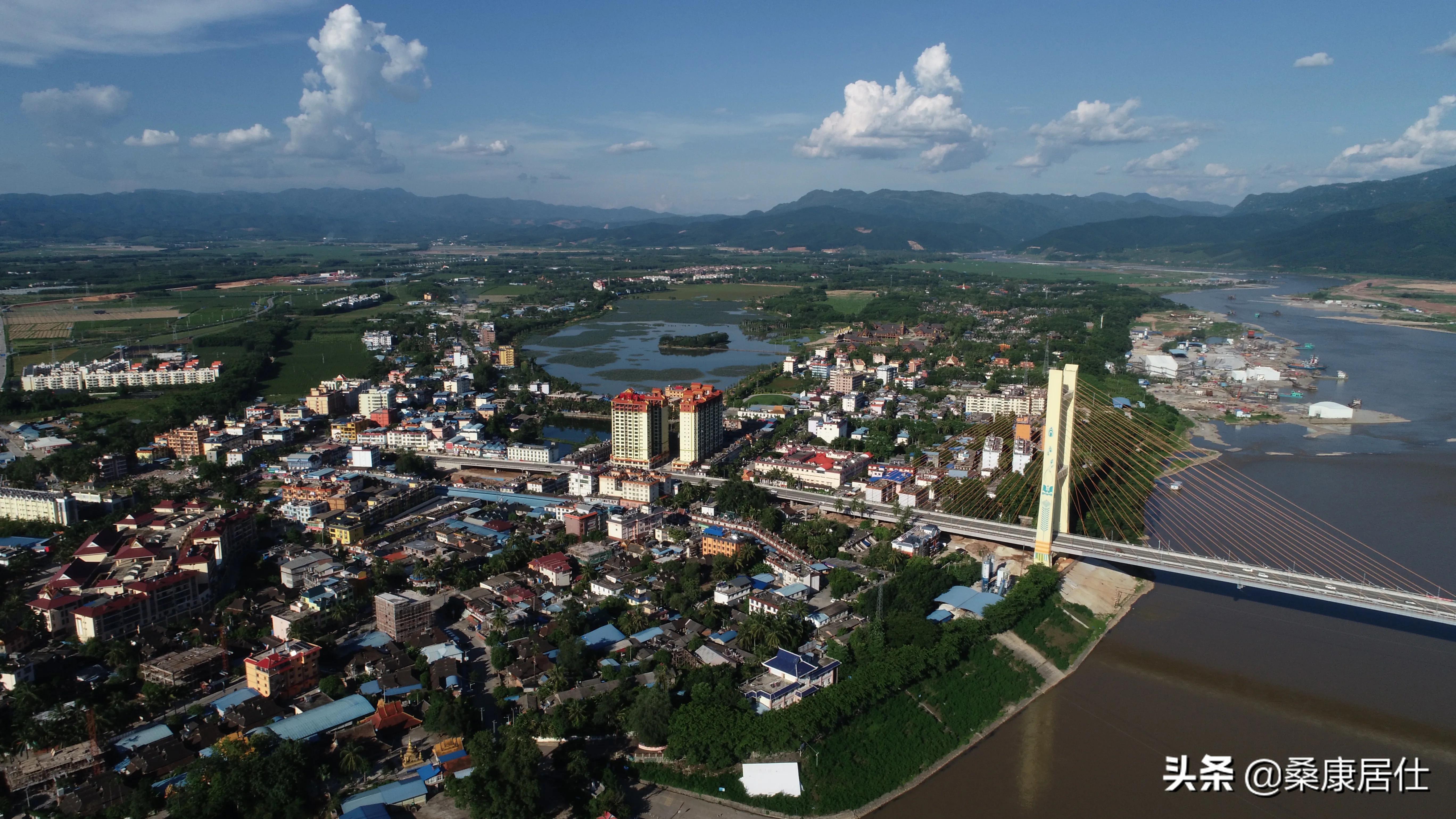 西双版纳旅游直播傣族园泼水节,云南西双版纳泼水节旅游攻略