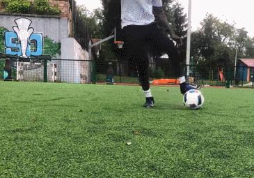 十大足球技巧过人动作,30秒掌握10种足球基本功