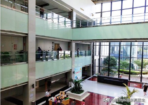 手汗症专病门诊｜让爱与责任同行，记黄东亮医生平凡又忙碌的一天