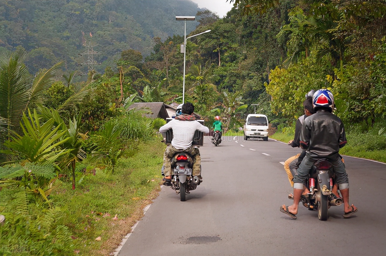 旧摩托车回收多少钱一车,下乡收废旧摩托车