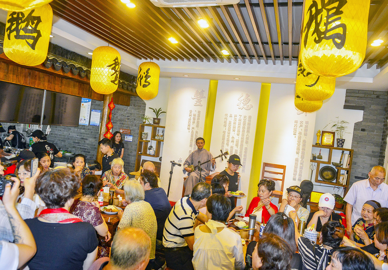 和小姐姐一起逛嘉兴吃百年传承的美味，大胆的把美好生活秀给你看