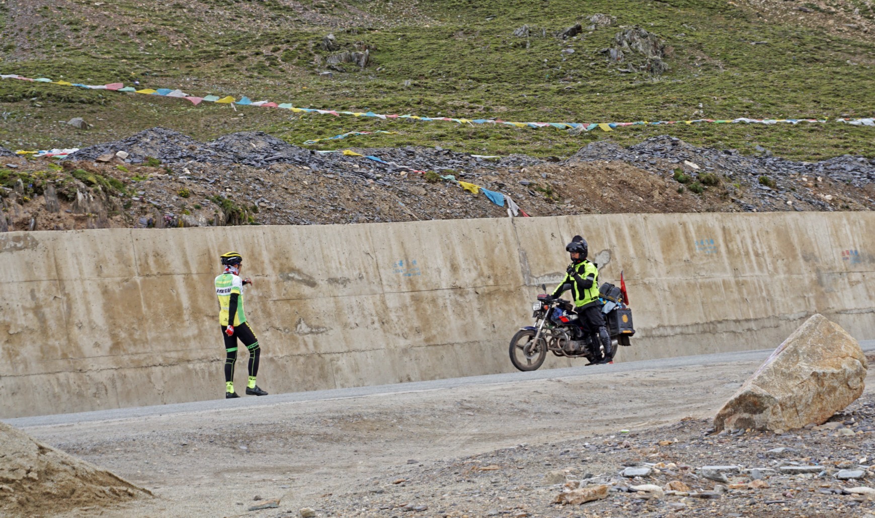 骑摩托车去西藏的旅游视频,摩旅318川藏线摩托车全程视频
