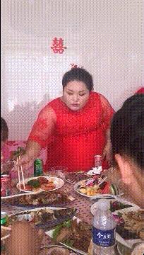 老婆在网上买了件衣服,老婆买了条裙子