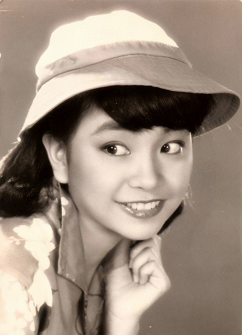 香江群音所有歌手名单,霞光万道原唱陈秋霞