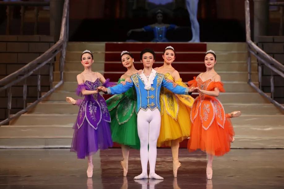 灰姑娘芭蕾舞剧赏析,灰姑娘芭蕾英国皇家舞剧