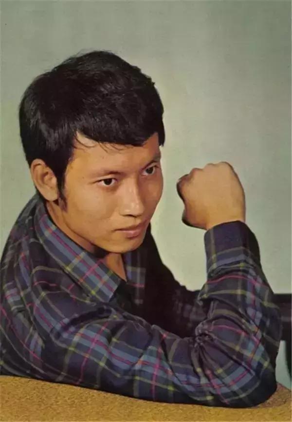 郑佩佩岳华谈亦舒,亦舒岳华郑佩佩