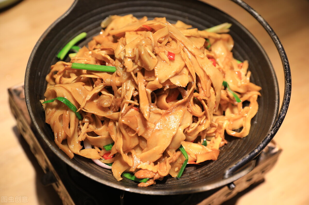 笋煮花生米笋干是不是很硬,笋干泡了直接炒