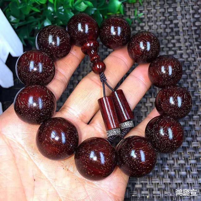 小叶紫檀越黑越好还是越红越好,小叶紫檀盘玩了牛毛纹发黑