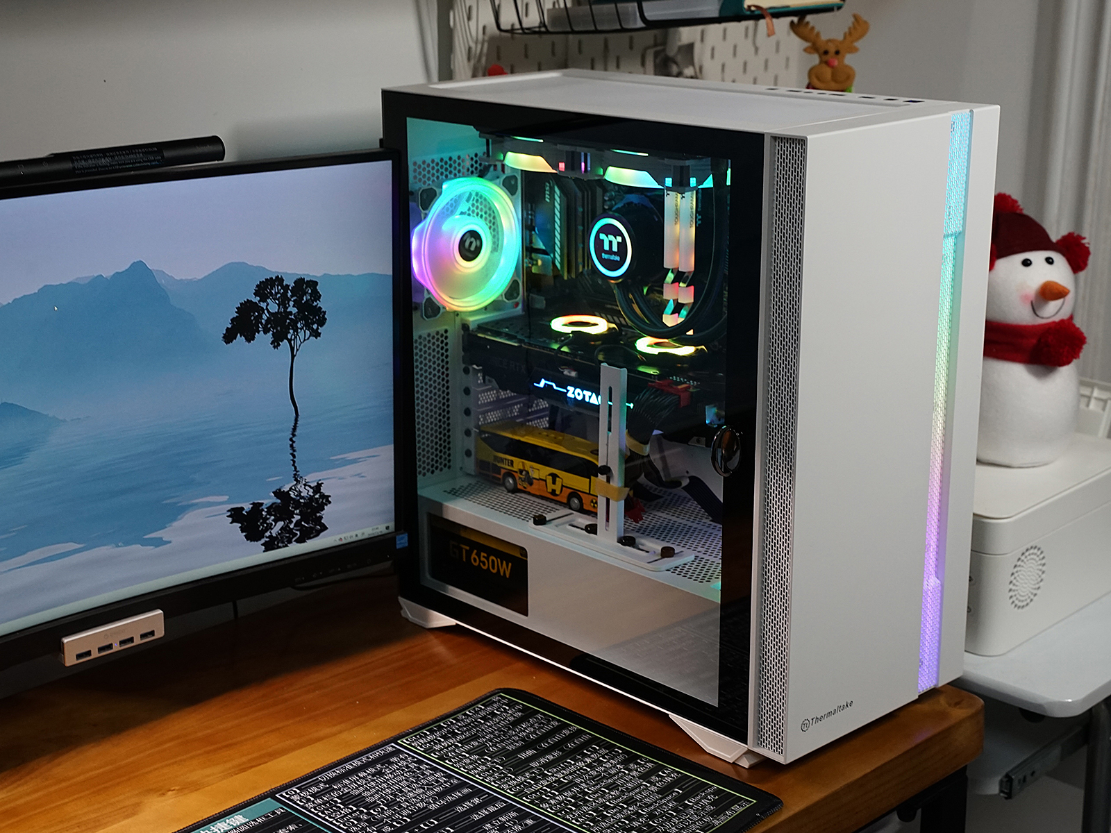 秀桌面：送老婆RGB全家桶PC，钱都花在光效上的感觉真棒