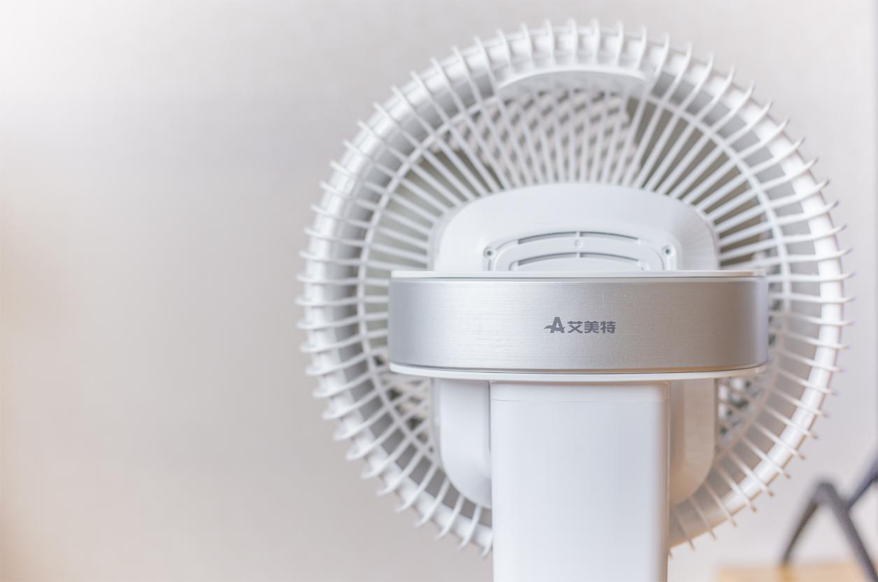 艾美特空调扇怎么用更凉快,空气循环扇让空调更凉快