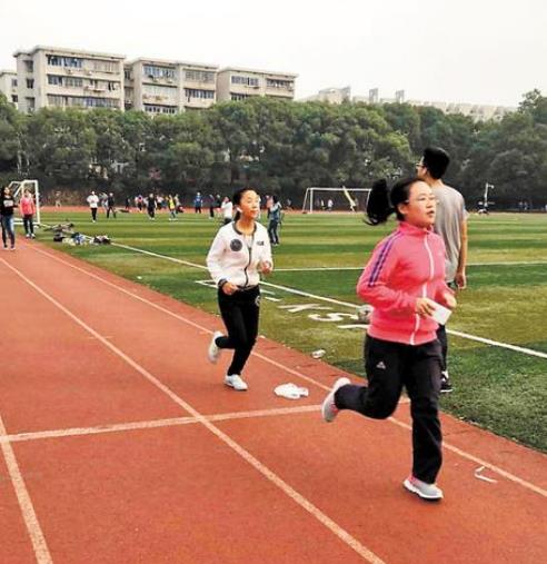 体育老师跑步姿势,学生最省力的跑步方法
