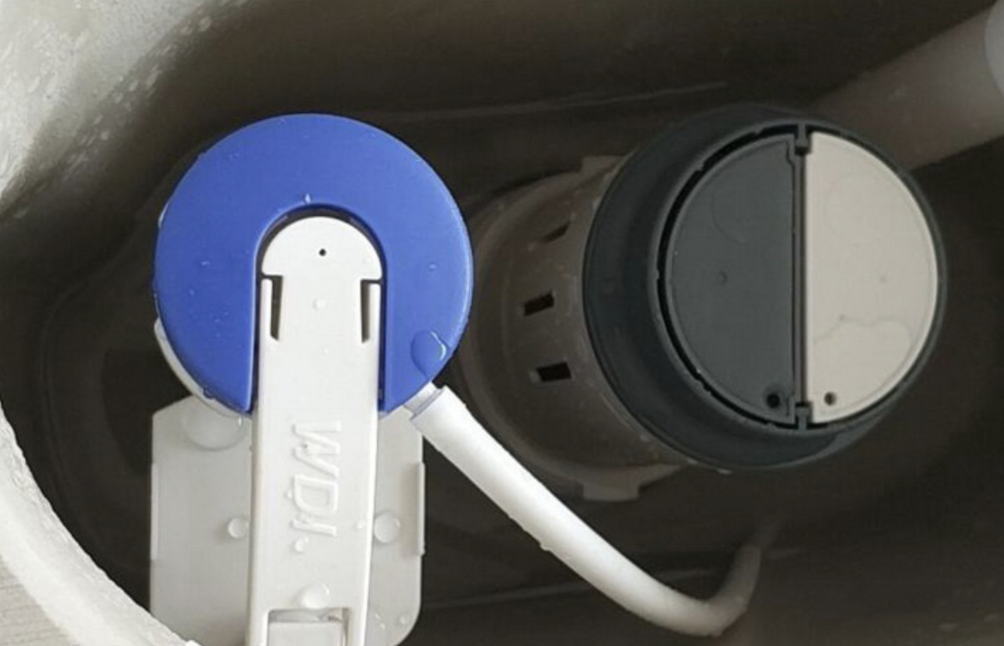 虹吸式马桶和直冲式马桶造型区别,虹吸式马桶与直冲式马桶的优缺点