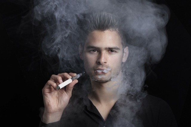 生病感冒时吸烟有多大危害,当戒烟遇上感冒