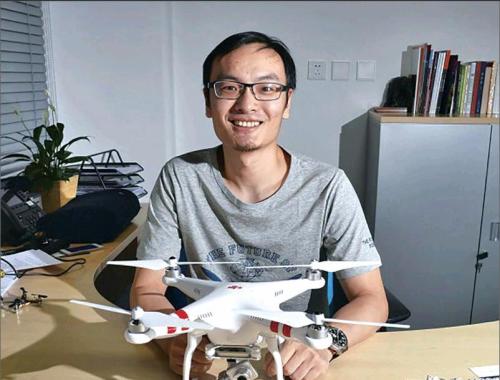 大疆创始人汪滔玩无人机,大疆无人机创始人汪滔本科