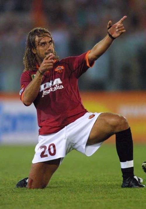 足坛中把球门踢破网的十大进球,足球界射门十大高光名场面